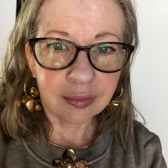 Avon Hawaiian Flower Choker & Hoop Earrings - Picture 8 of 8